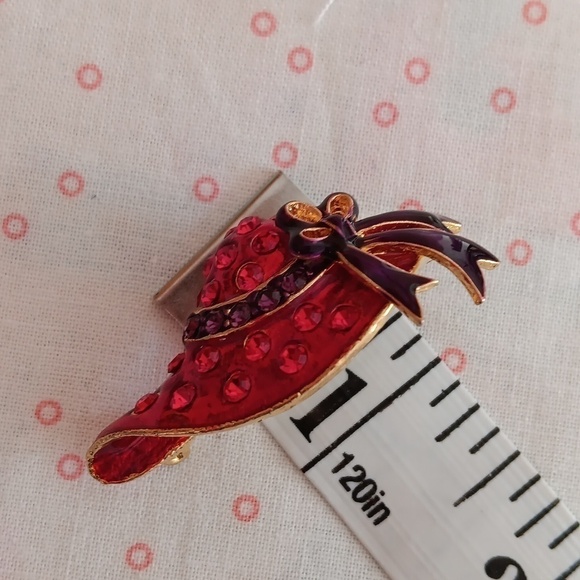 Sparkly Red Hat Purple Bow Hat Brooch - Picture 4 of 5